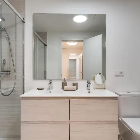 Charming 3br With Panoramic Views شقة إِستيبونا