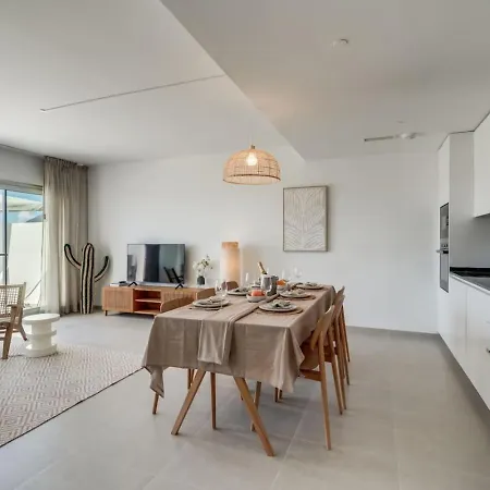 Charming 3br With Panoramic Views * إِستيبونا