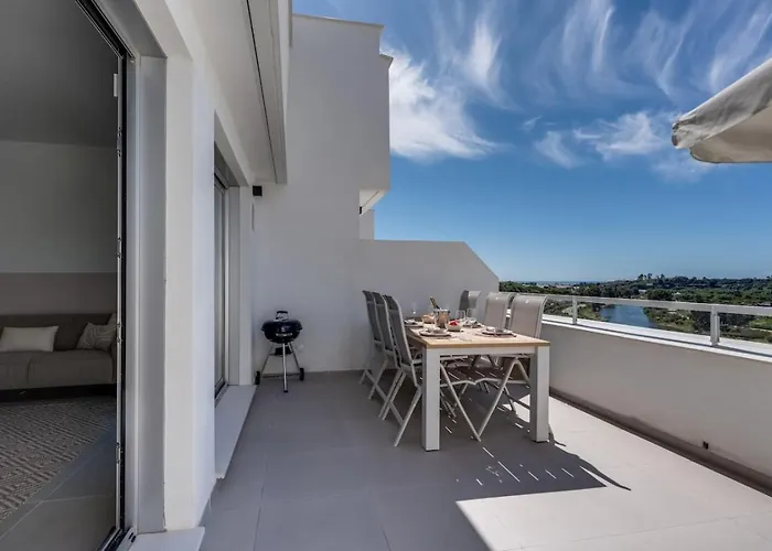 Charming 3br With Panoramic Views Апартаменты