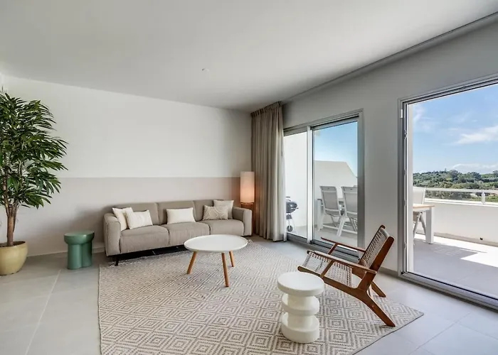 Апартаменты Charming 3br With Panoramic Views *