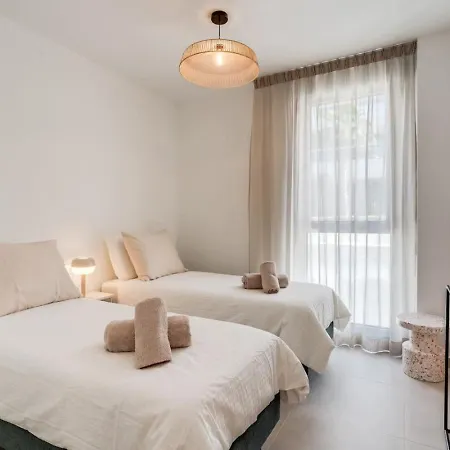 Charming 3br With Panoramic Views Εστεπόνα