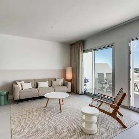 Διαμέρισμα Charming 3br With Panoramic Views *
